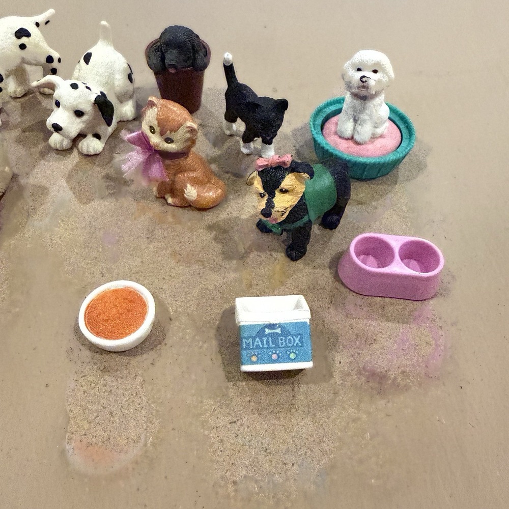 Lot of 9 Vintage 90s MEG Puppy In My Pocket Figures‎ & Accessories Dogs Cats - Picture 2 of 5